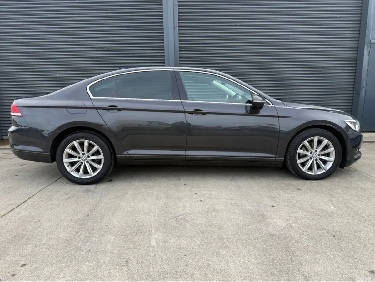 Volkswagen Passat Saloon, Diesel, 2018, Grey