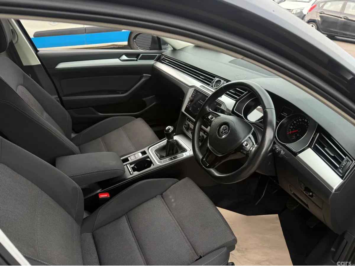 Volkswagen Passat Saloon, Diesel, 2018, Grey