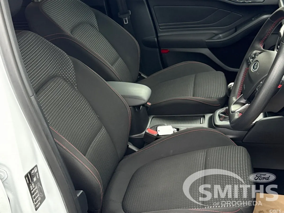 Ford Focus Hatchback, Petrol Hybrid, 2023, White