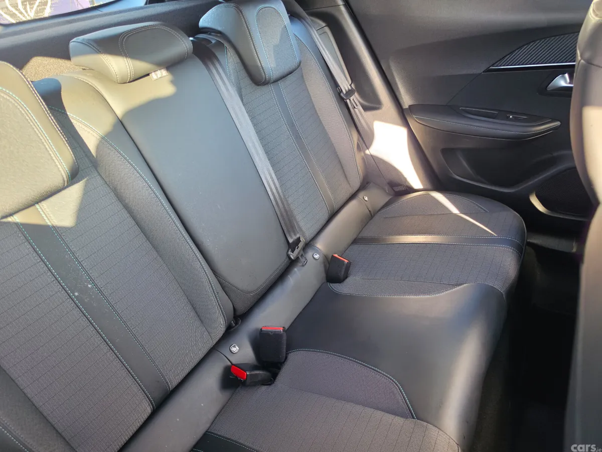 Peugeot 2008 MPV, Electric, 2021, White