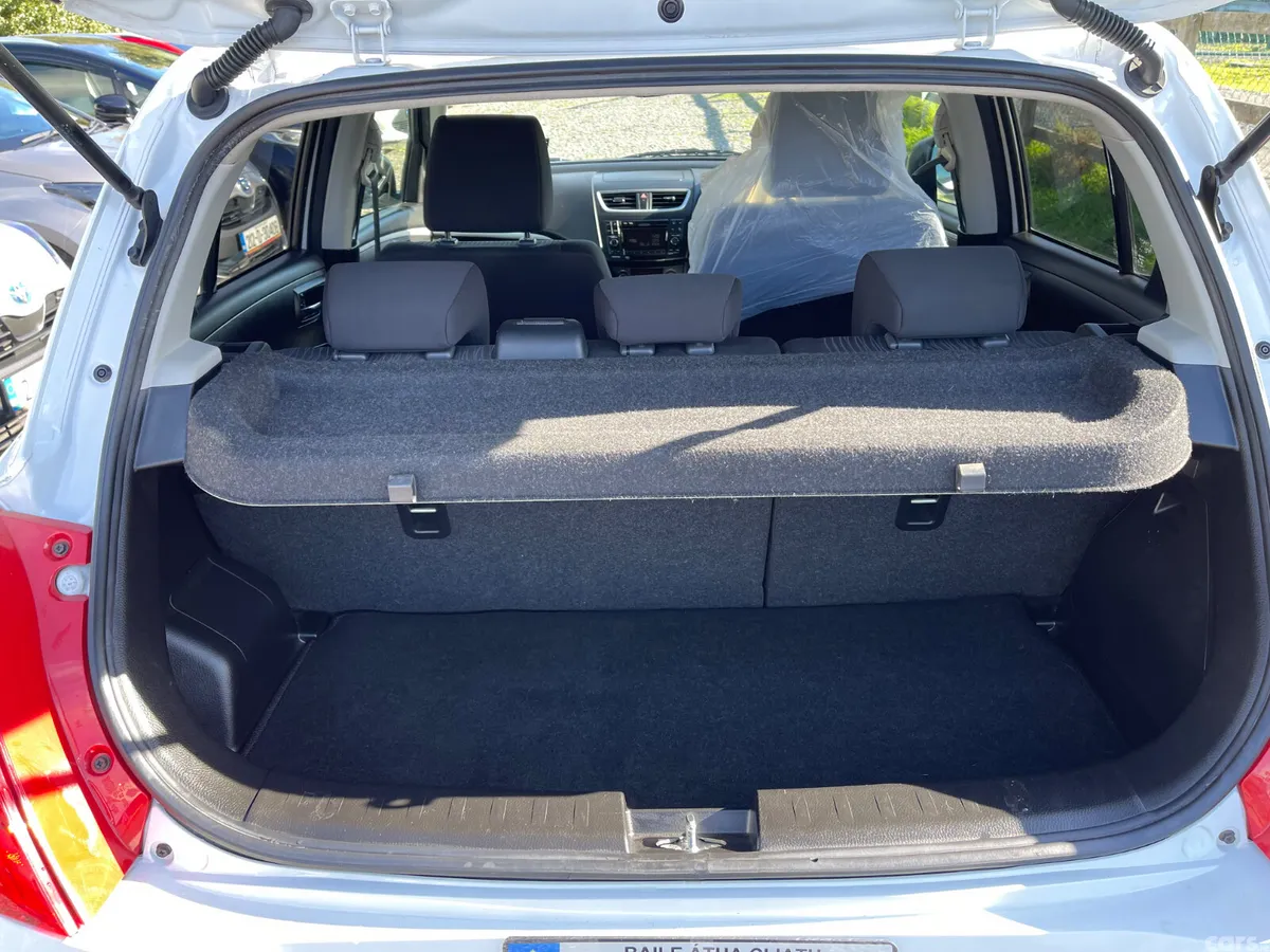 Suzuki Swift Hatchback, Petrol, 2013, White