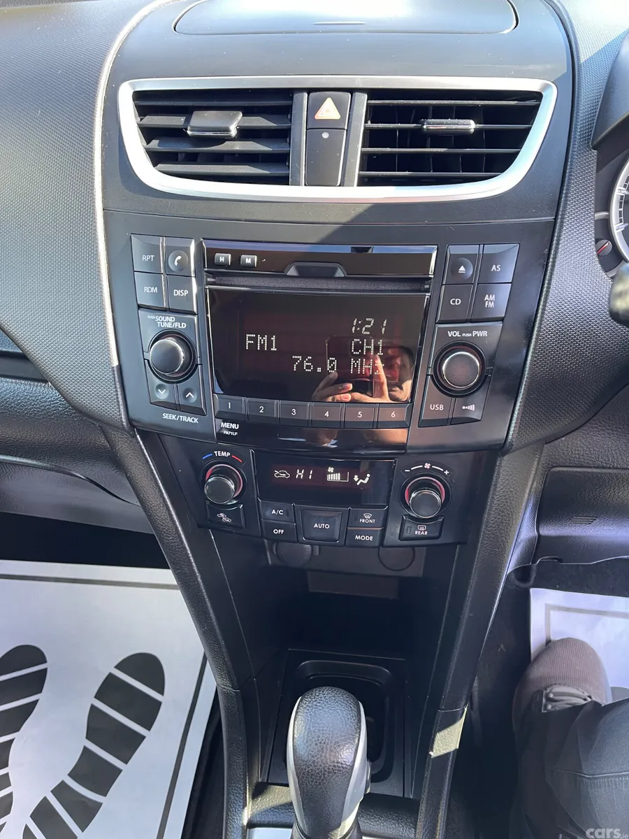 Suzuki Swift Hatchback, Petrol, 2013, White