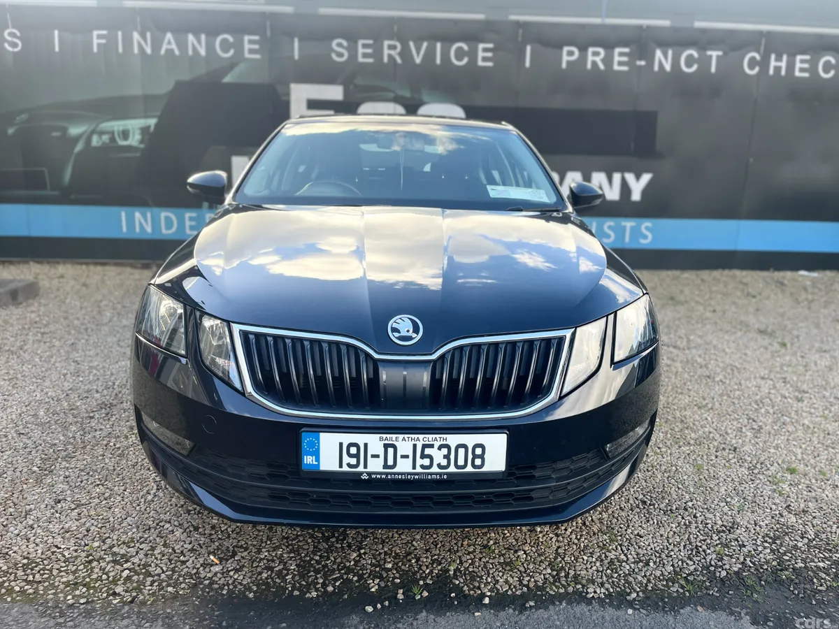 Skoda Octavia Saloon, Petrol, 2019, Black