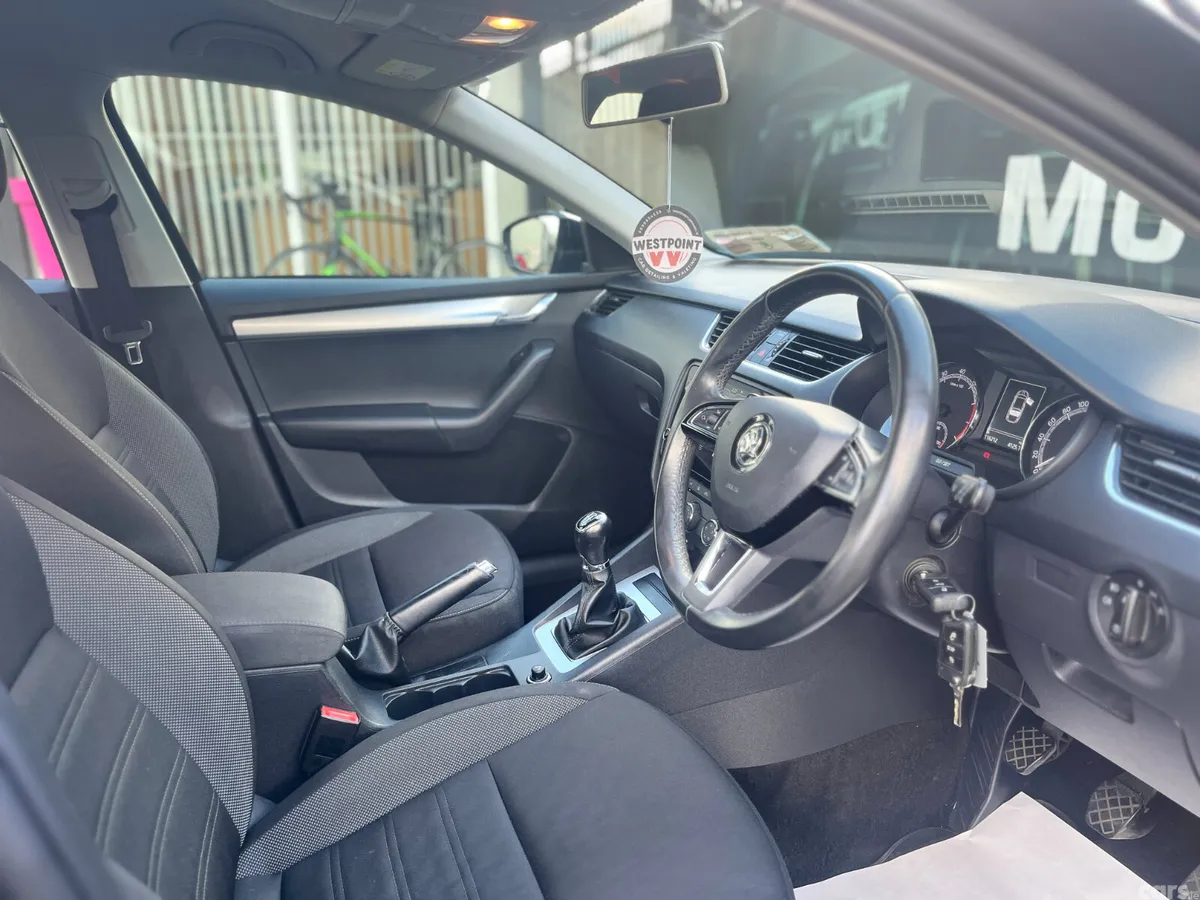 Skoda Octavia Saloon, Petrol, 2019, Black