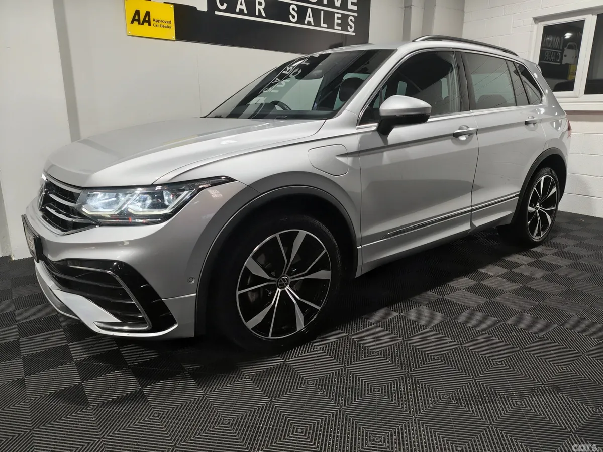 Volkswagen Tiguan SUV, Petrol Hybrid, 2023, Silver