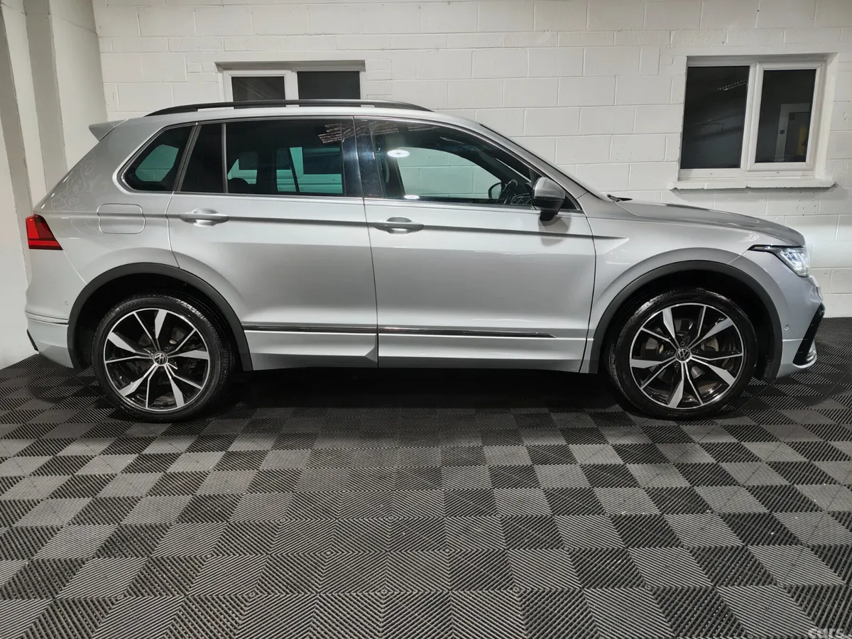 Volkswagen Tiguan SUV, Petrol Hybrid, 2023, Silver