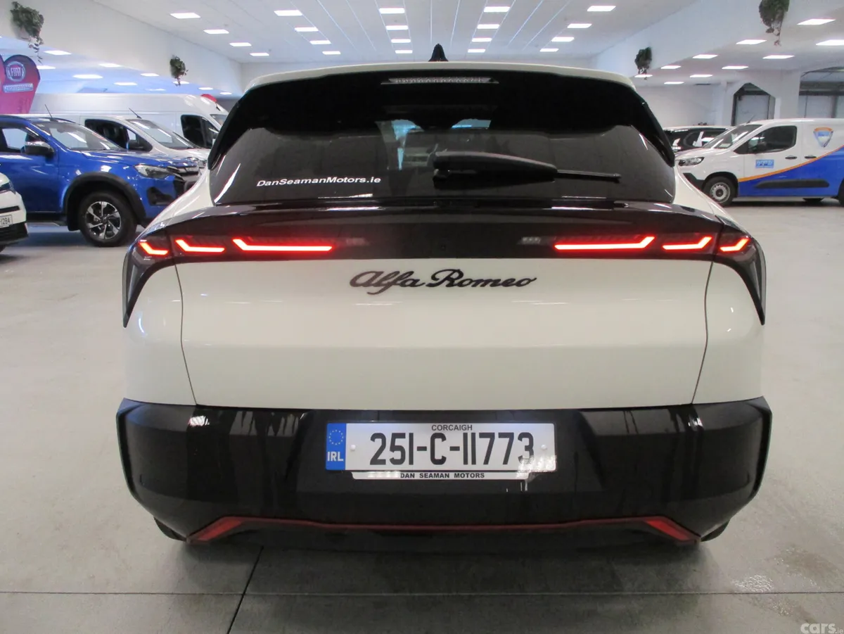 Alfa Romeo Junior SUV, Electric, 2025, White