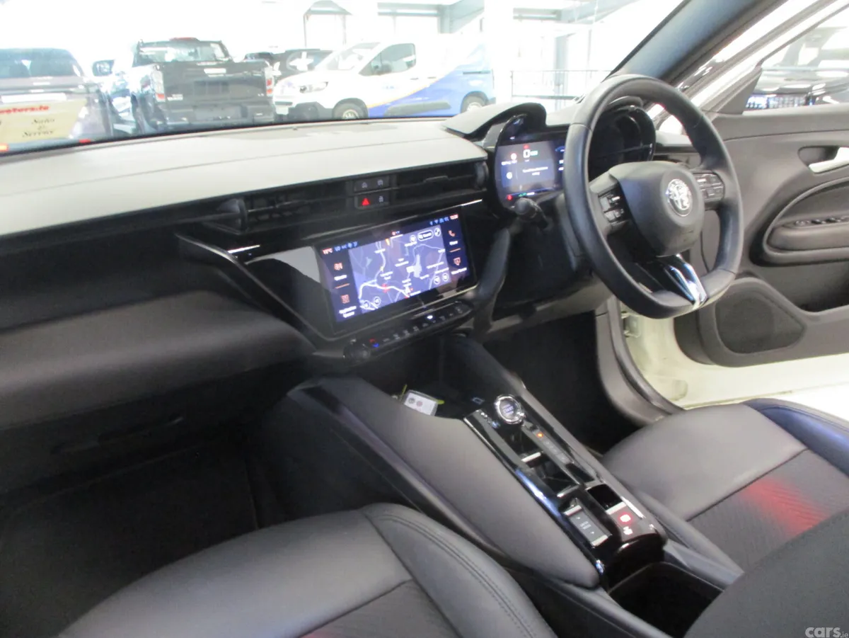 Alfa Romeo Junior SUV, Electric, 2025, White