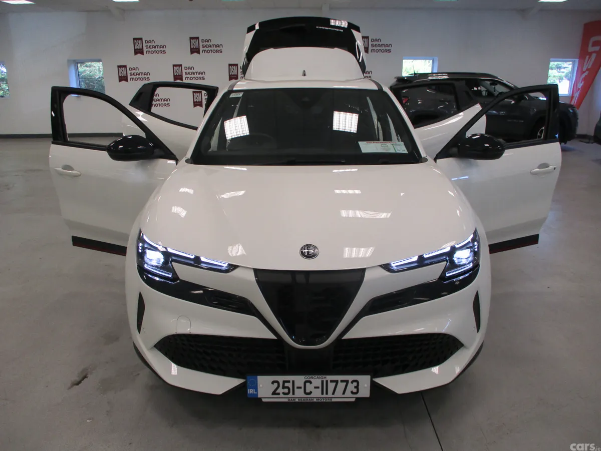 Alfa Romeo Junior SUV, Electric, 2025, White
