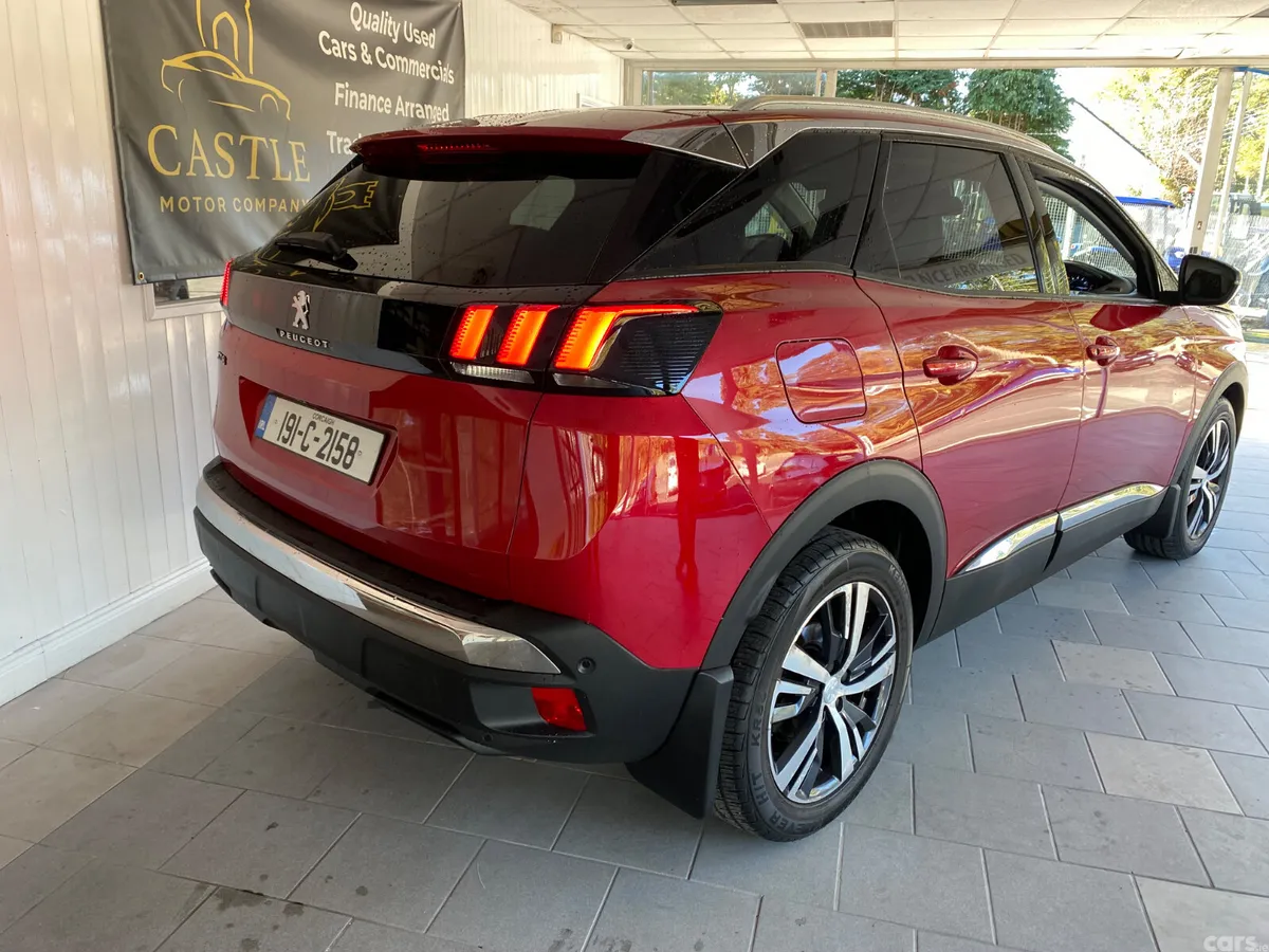 Peugeot 3008 MPV, Petrol, 2019, Red