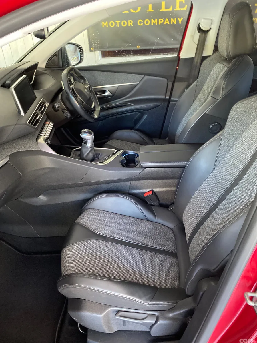Peugeot 3008 MPV, Petrol, 2019, Red