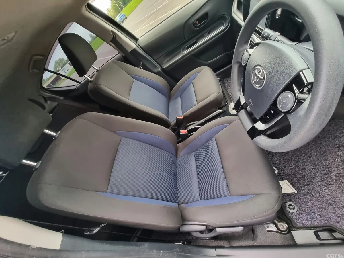 Toyota Aqua Hatchback, Petrol Hybrid, 2018, Black
