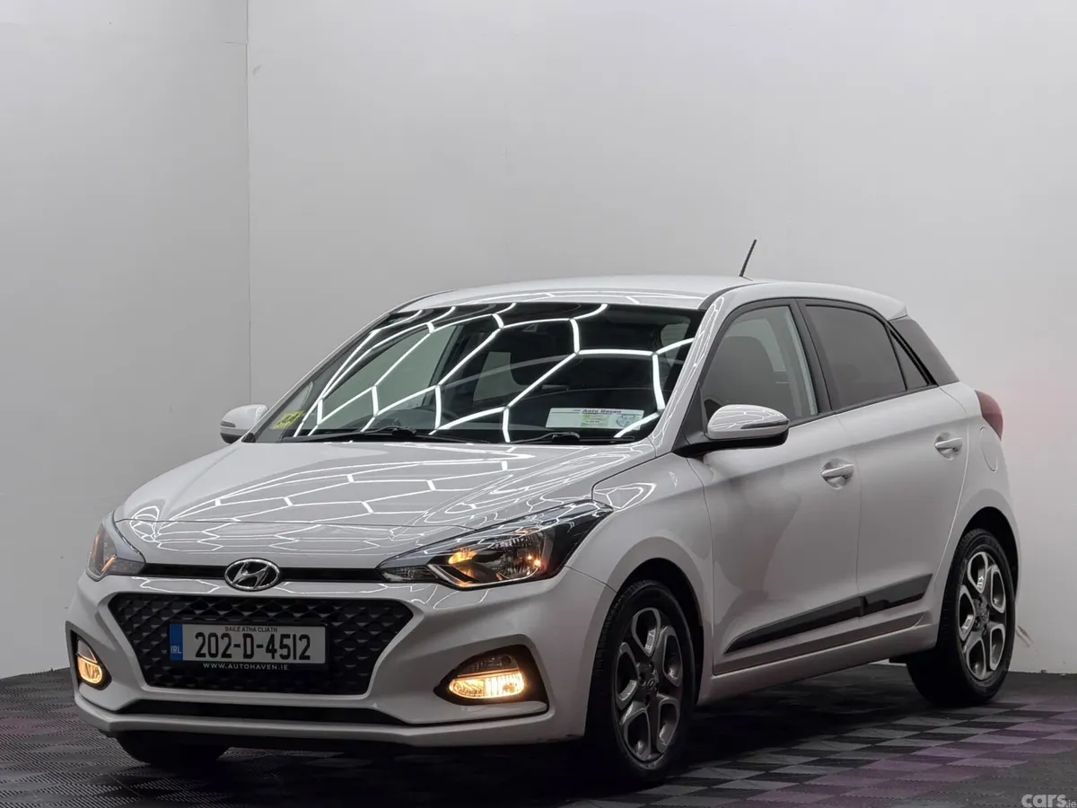 Hyundai i20 Hatchback, Petrol, 2020, White