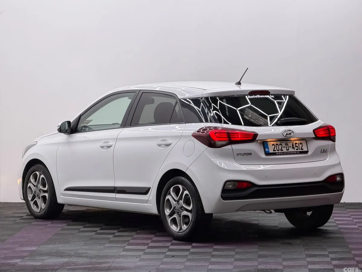 Hyundai i20 Hatchback, Petrol, 2020, White