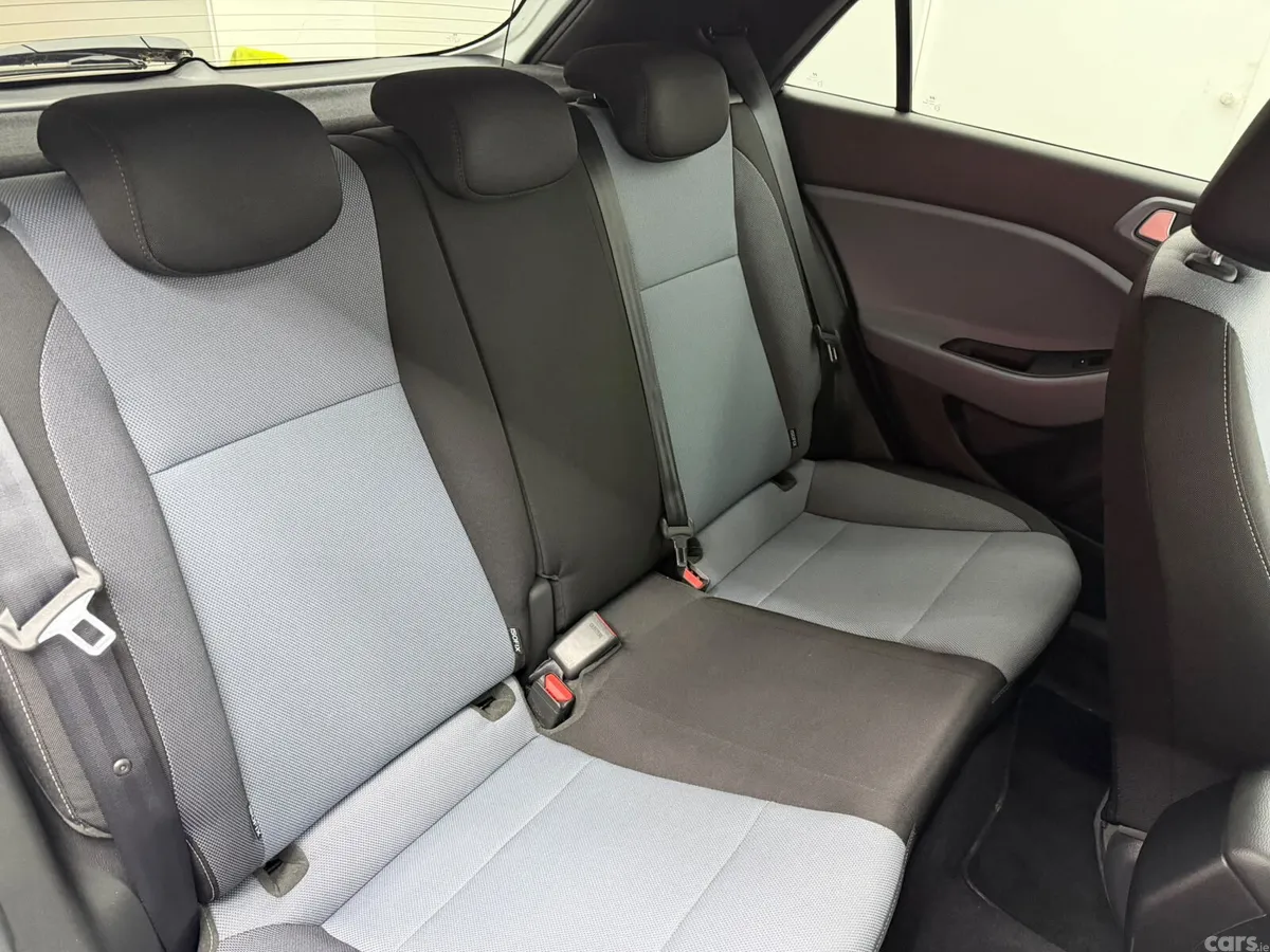 Hyundai i20 Hatchback, Petrol, 2020, White