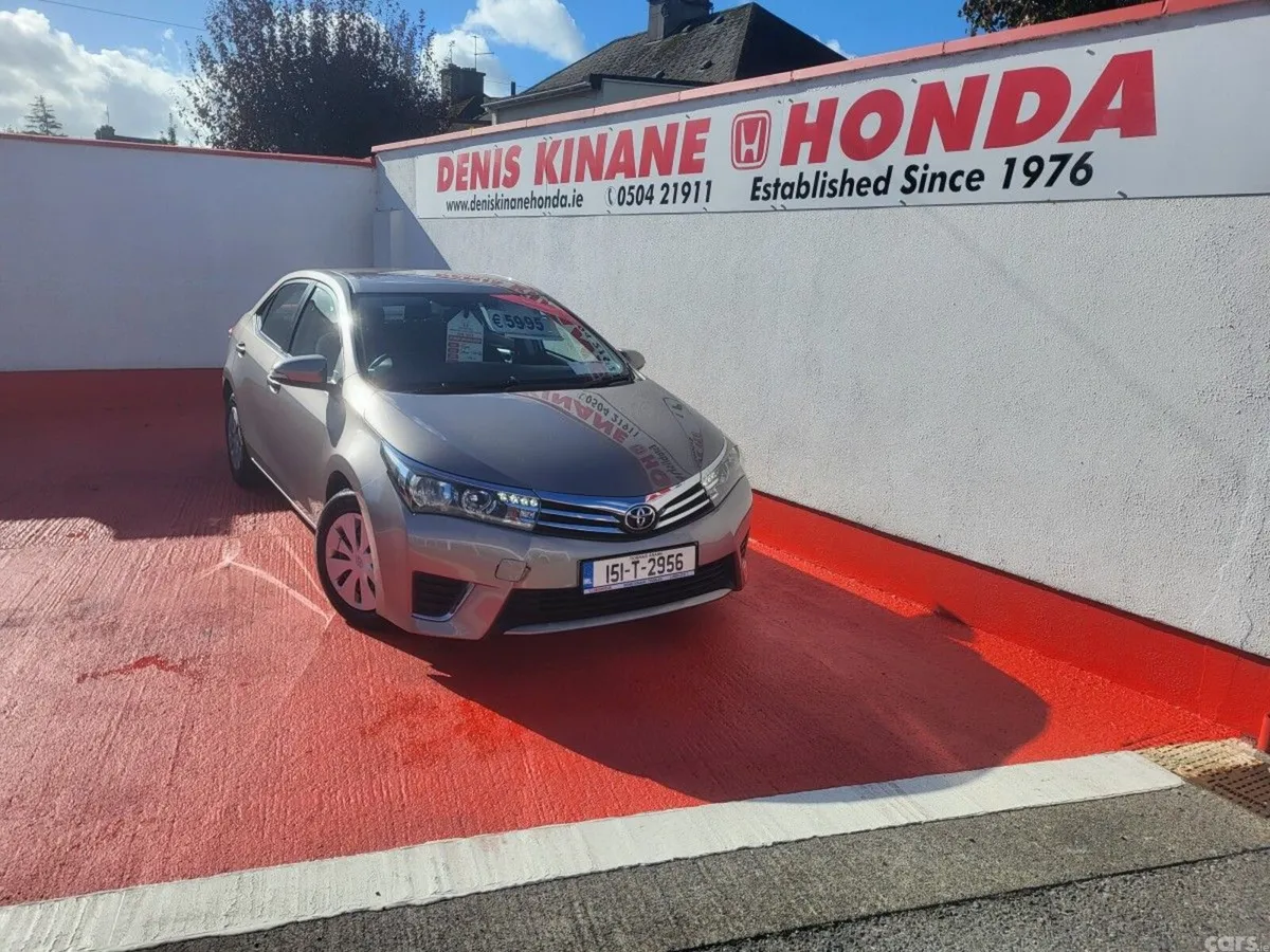 Toyota Corolla Saloon, Diesel, 2015, Gold