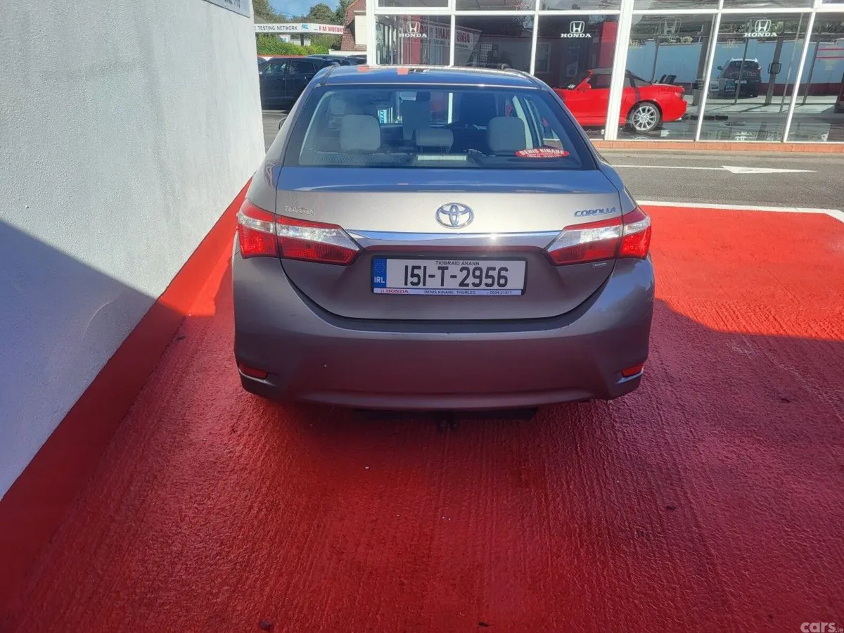 Toyota Corolla Saloon, Diesel, 2015, Gold