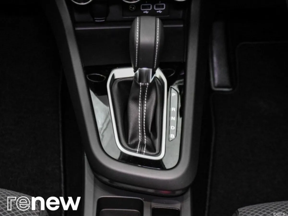 Renault Arkana Hatchback, Petrol, 2023, White
