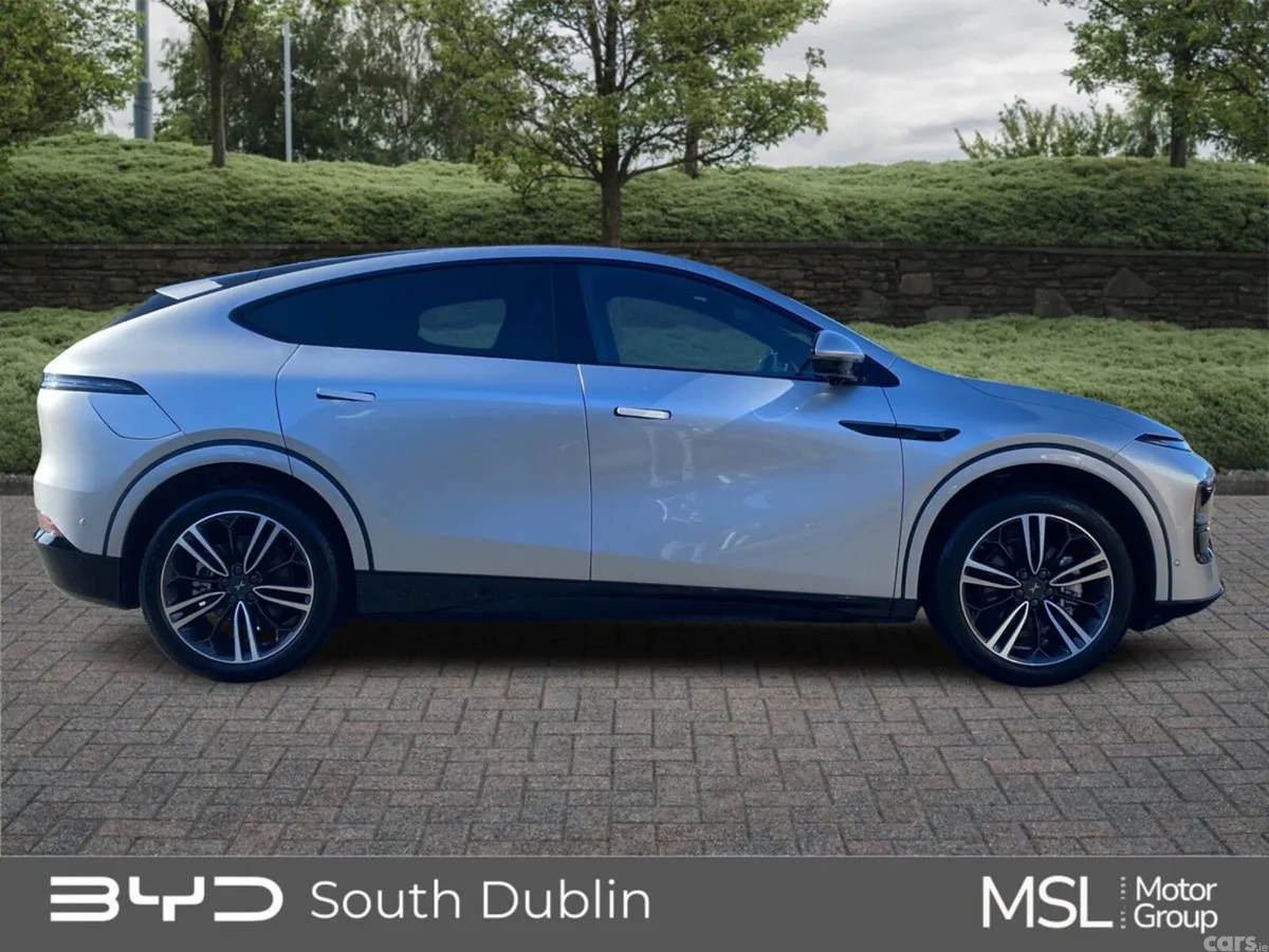 XPeng G6 Hatchback, Electric, 2025, Grey