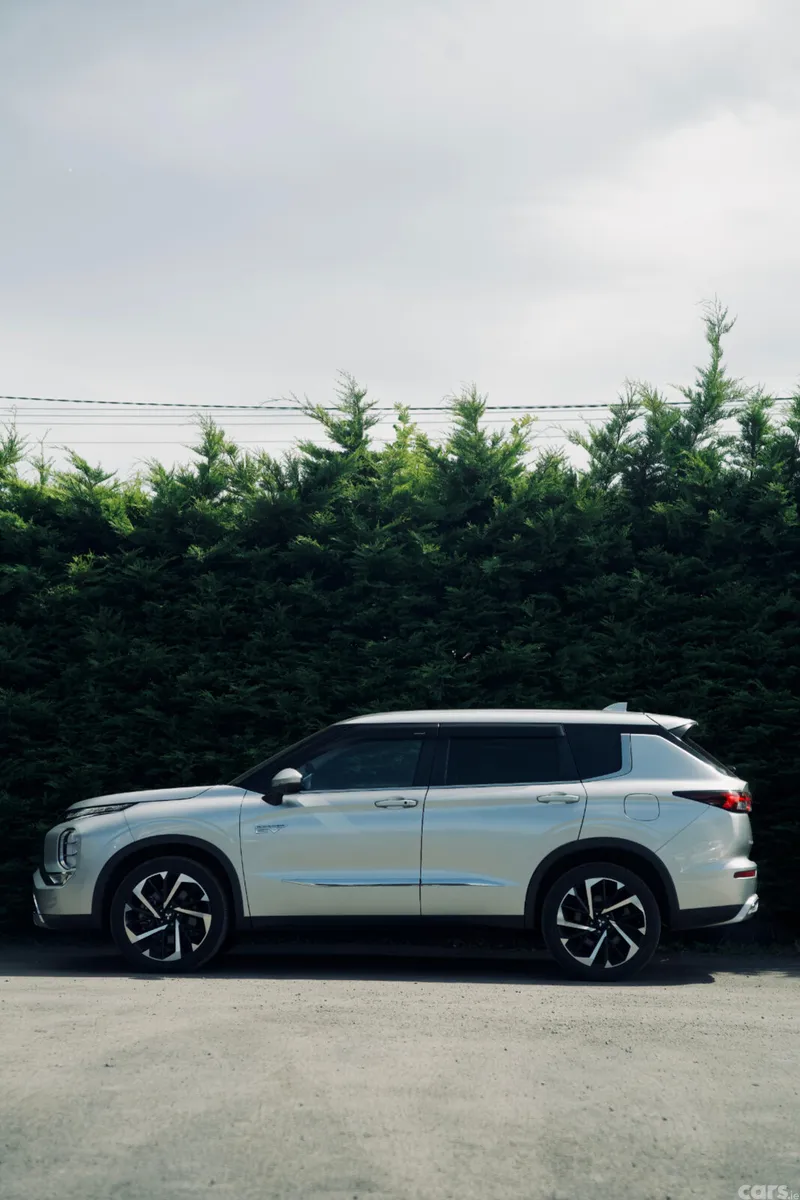 Mitsubishi Outlander SUV, Petrol Plug-in Hybrid, 2022, Silver