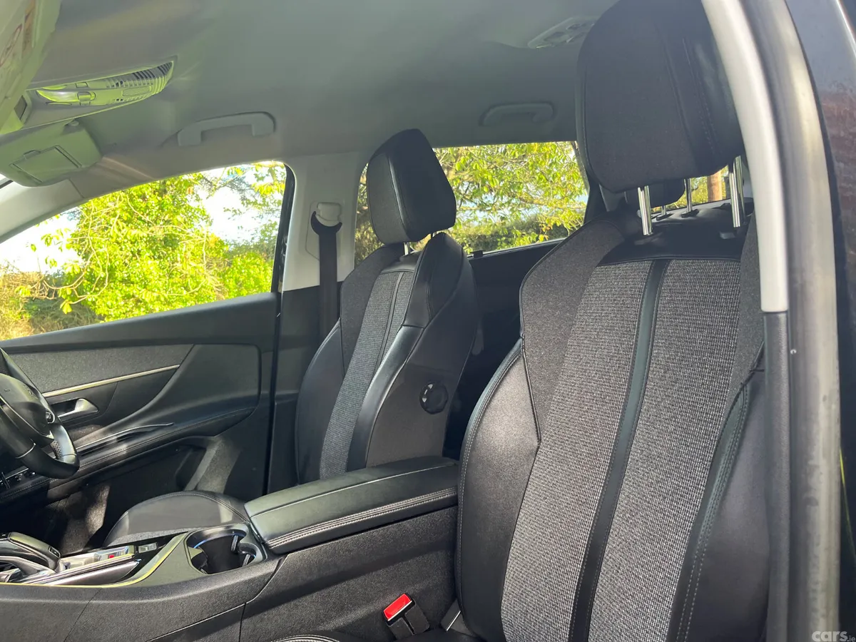 Peugeot 5008 MPV, Diesel, 2019, Black