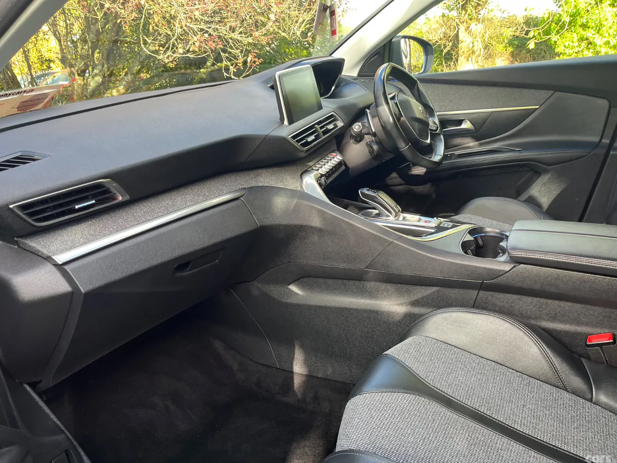 Peugeot 5008 MPV, Diesel, 2019, Black