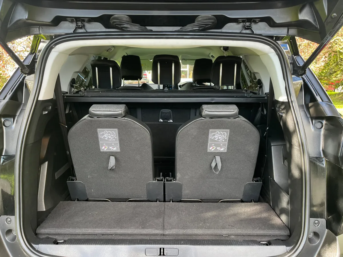 Peugeot 5008 MPV, Diesel, 2019, Black