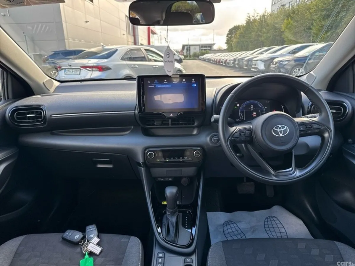 Toyota Yaris Hatchback, Petrol Hybrid, 2025, White