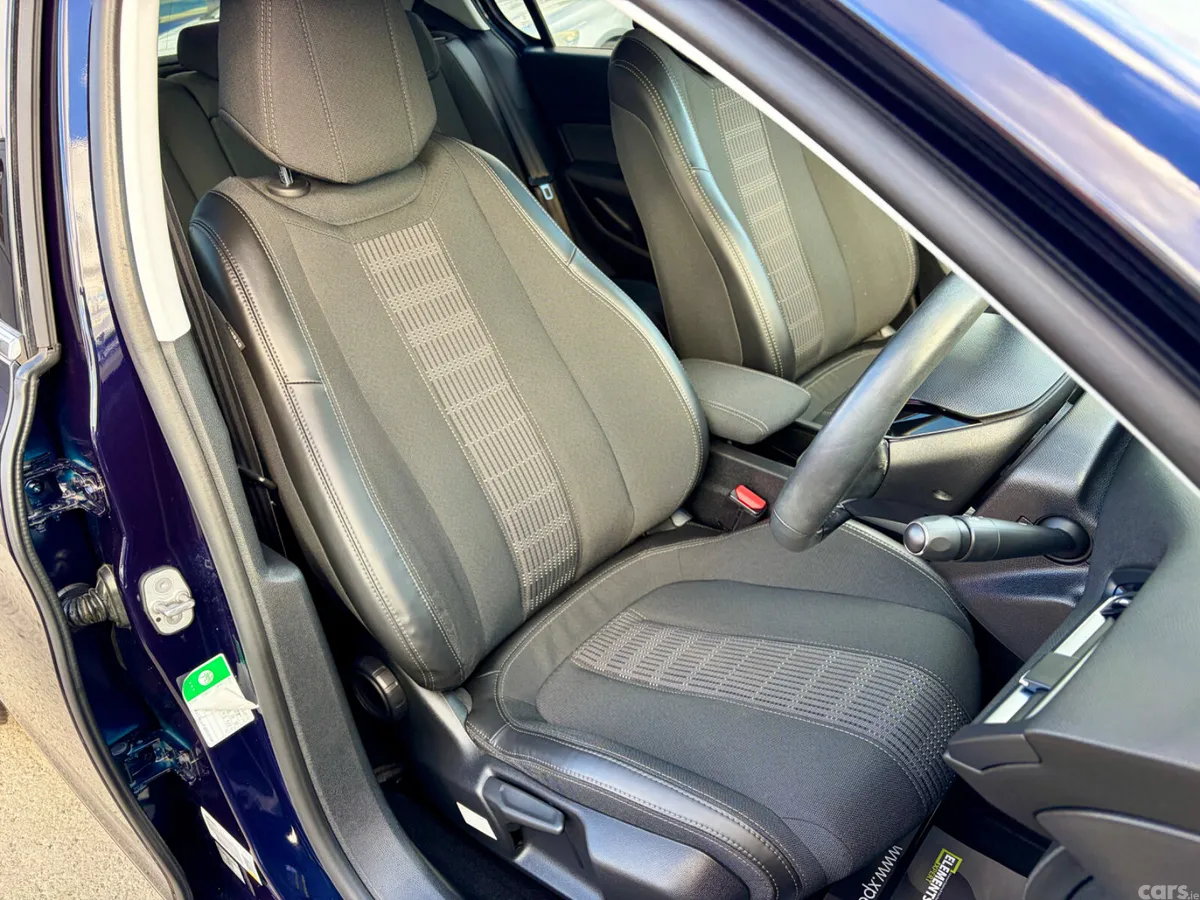 Peugeot 308 Hatchback, Diesel, 2018, Blue