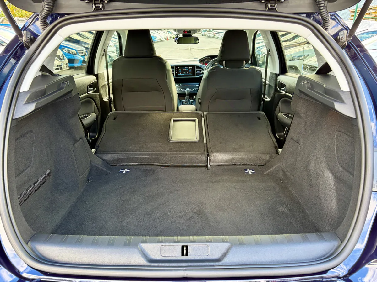 Peugeot 308 Hatchback, Diesel, 2018, Blue