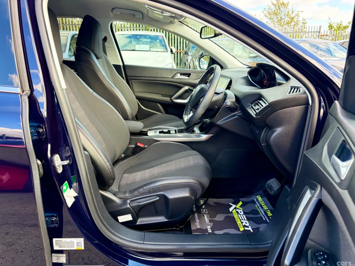 Peugeot 308 Hatchback, Diesel, 2018, Blue