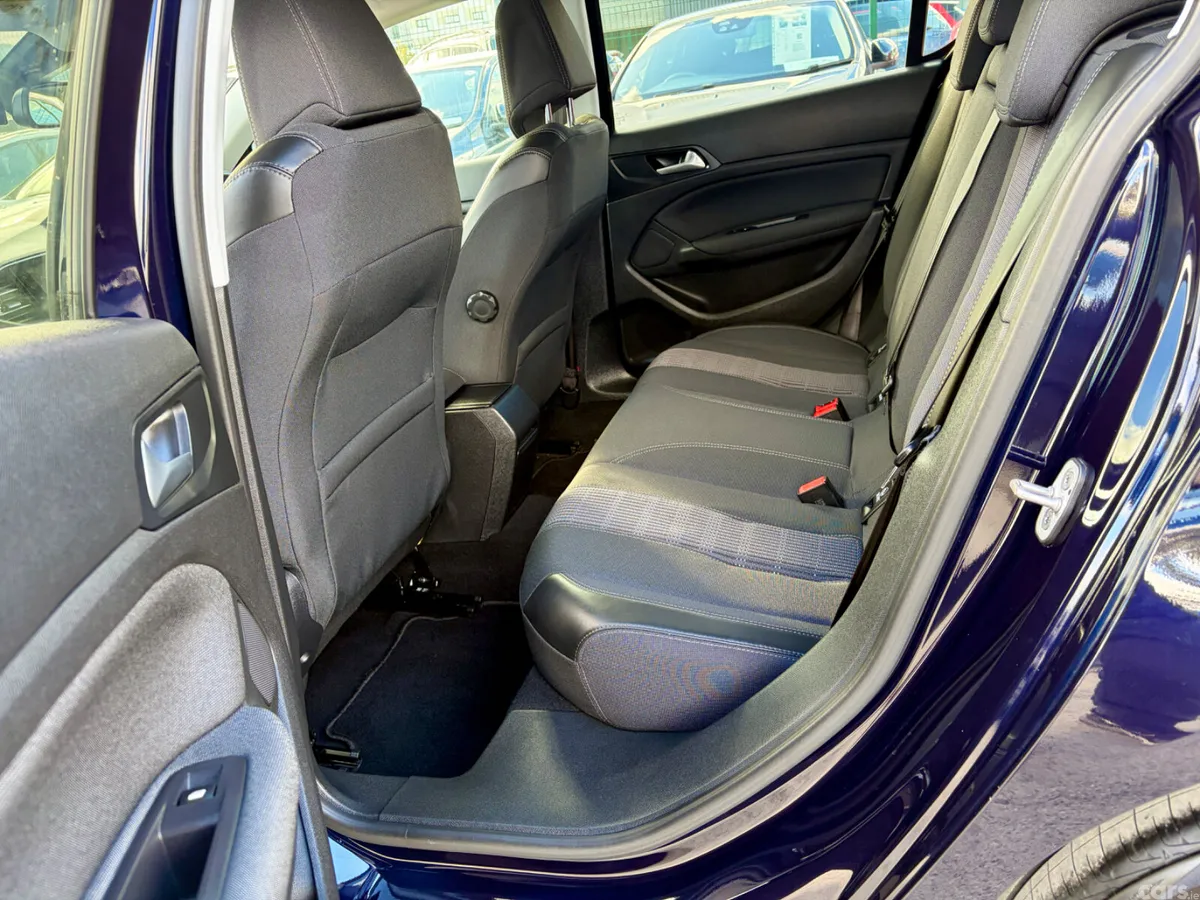 Peugeot 308 Hatchback, Diesel, 2018, Blue