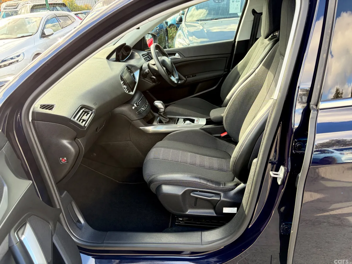 Peugeot 308 Hatchback, Diesel, 2018, Blue