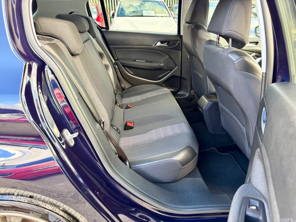 Peugeot 308 Hatchback, Diesel, 2018, Blue