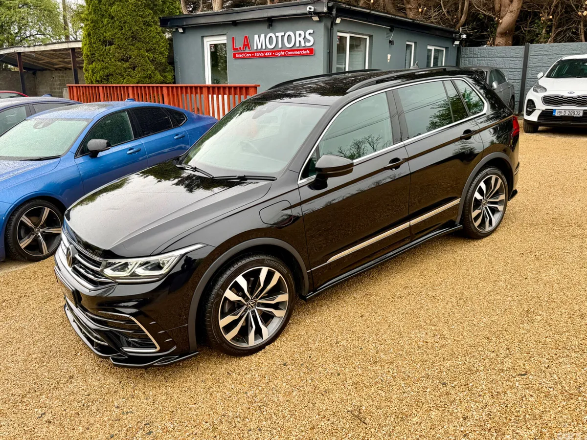 Volkswagen Tiguan SUV, Petrol Plug-in Hybrid, 2023, Black
