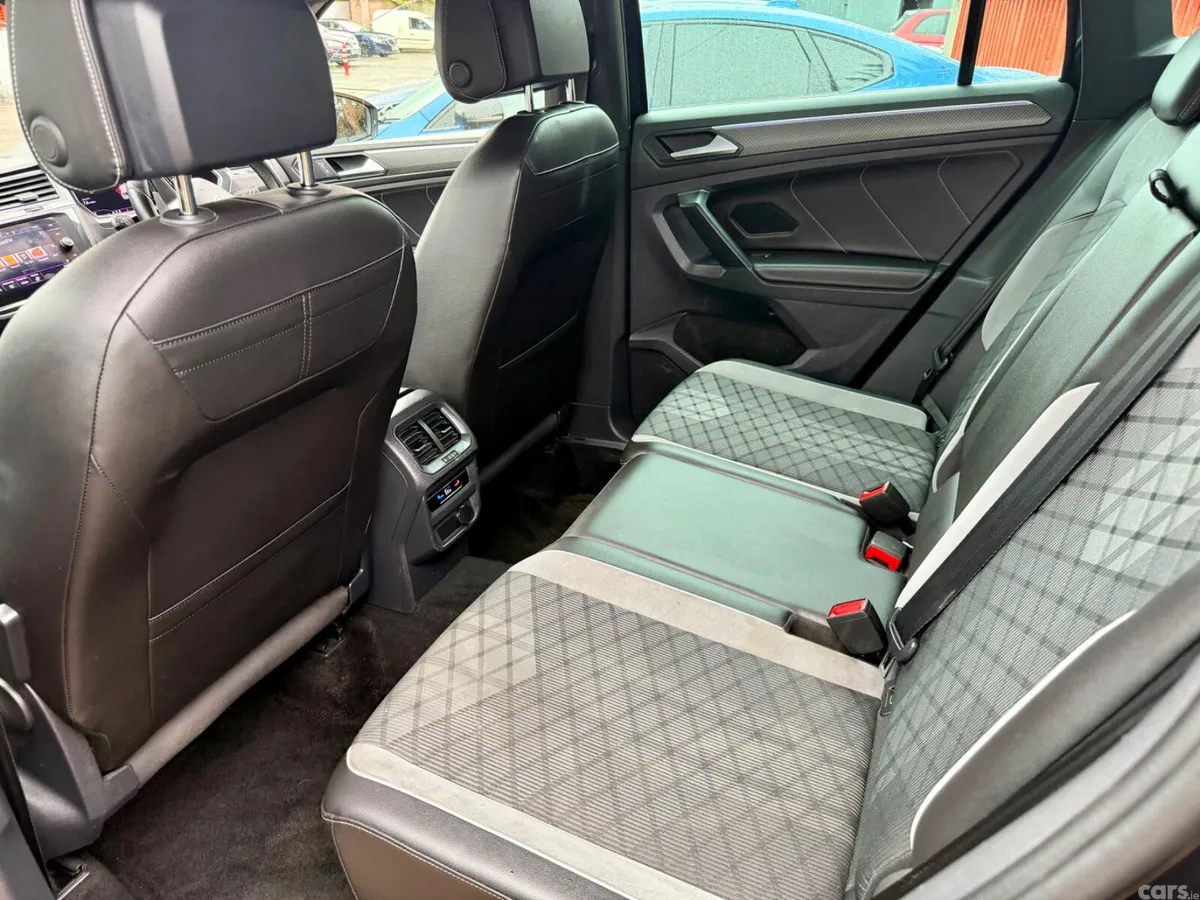 Volkswagen Tiguan SUV, Petrol Plug-in Hybrid, 2023, Black
