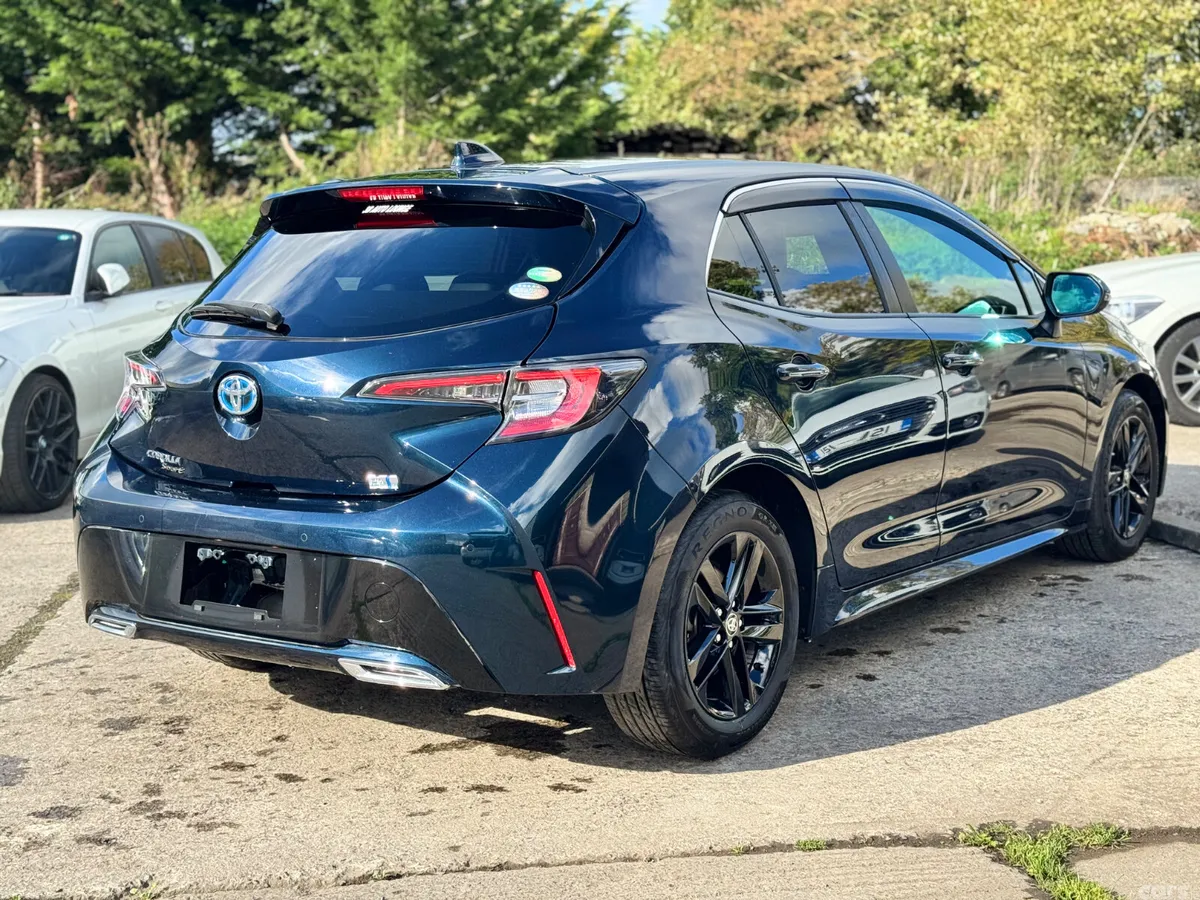Toyota Corolla Hatchback, Petrol Hybrid, 2020, Green