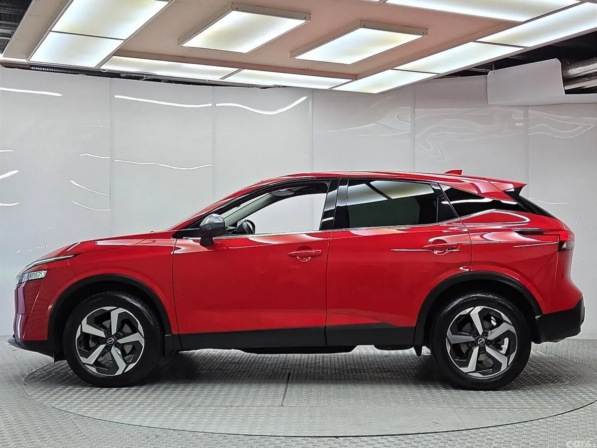 Nissan Qashqai MPV, Petrol, 2023, Red