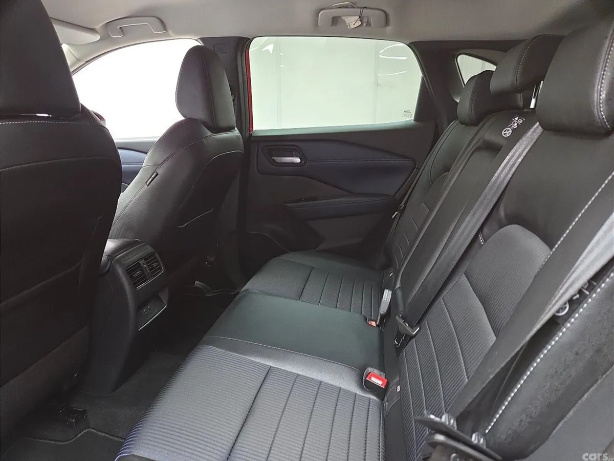 Nissan Qashqai MPV, Petrol, 2023, Red