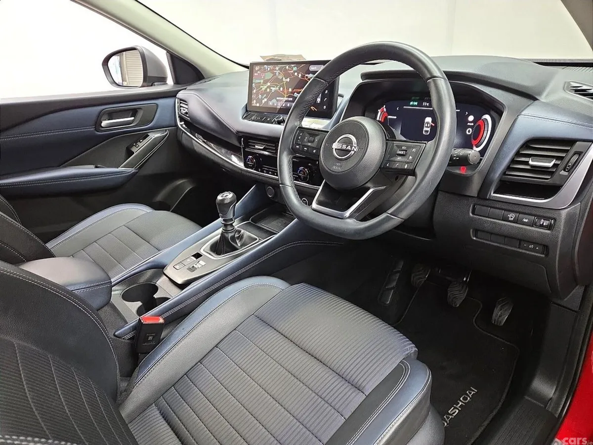Nissan Qashqai MPV, Petrol, 2023, Red
