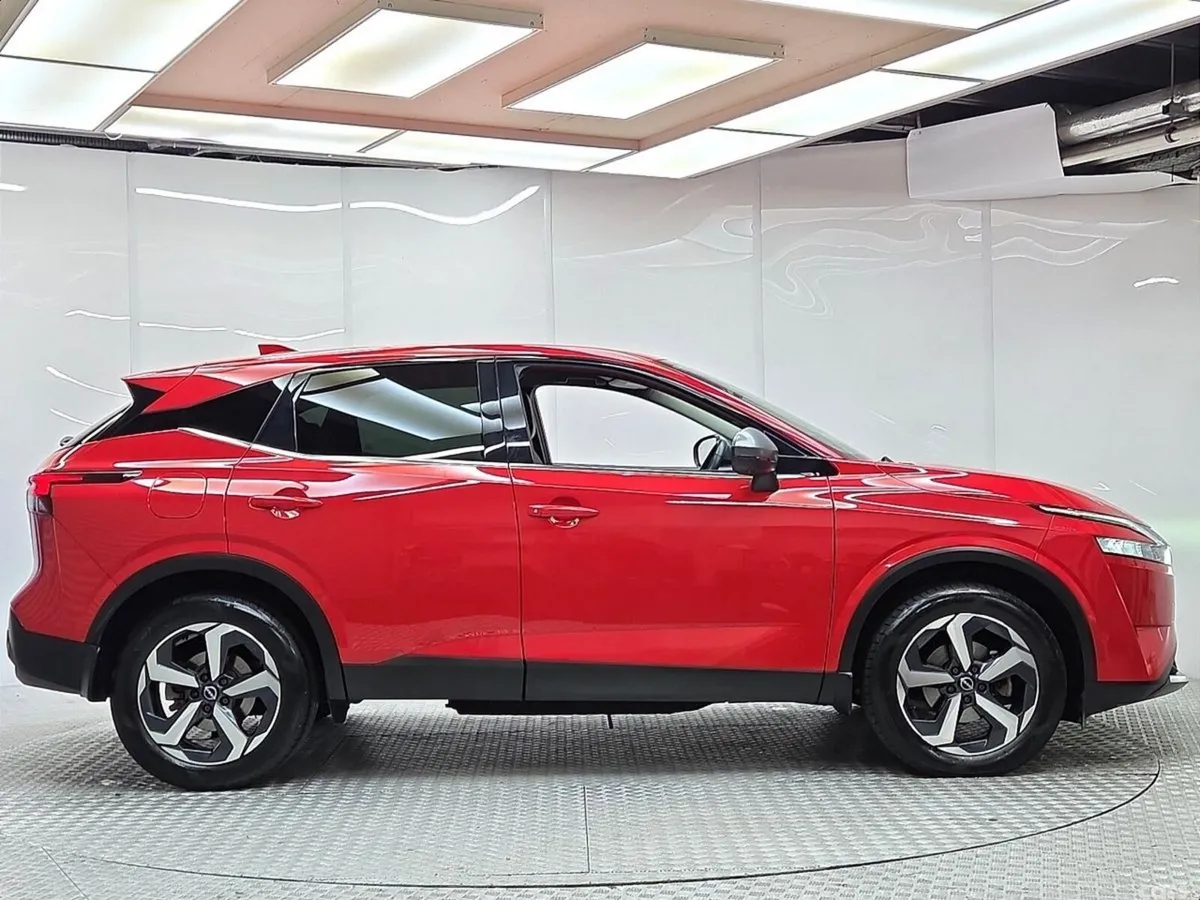 Nissan Qashqai MPV, Petrol, 2023, Red