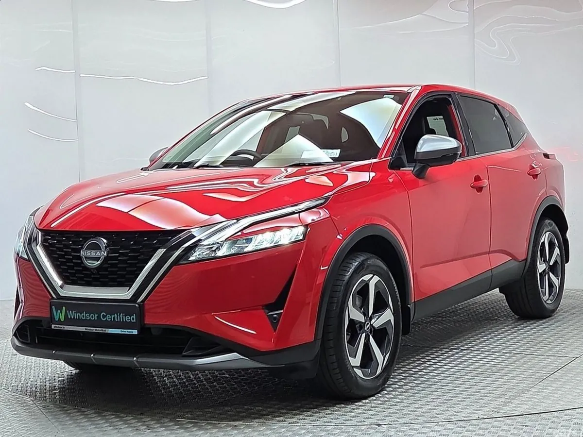 Nissan Qashqai MPV, Petrol, 2023, Red