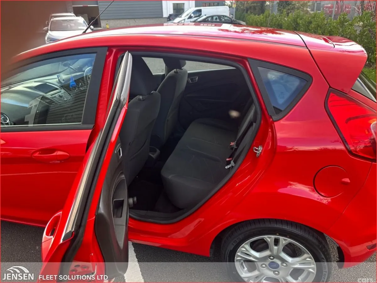 Ford Fiesta Hatchback, Petrol, 2014, Red