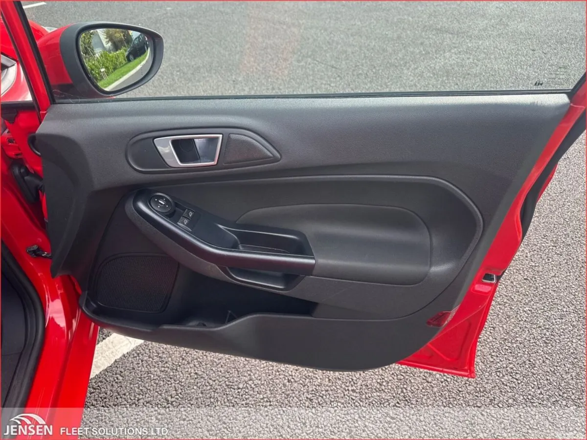 Ford Fiesta Hatchback, Petrol, 2014, Red