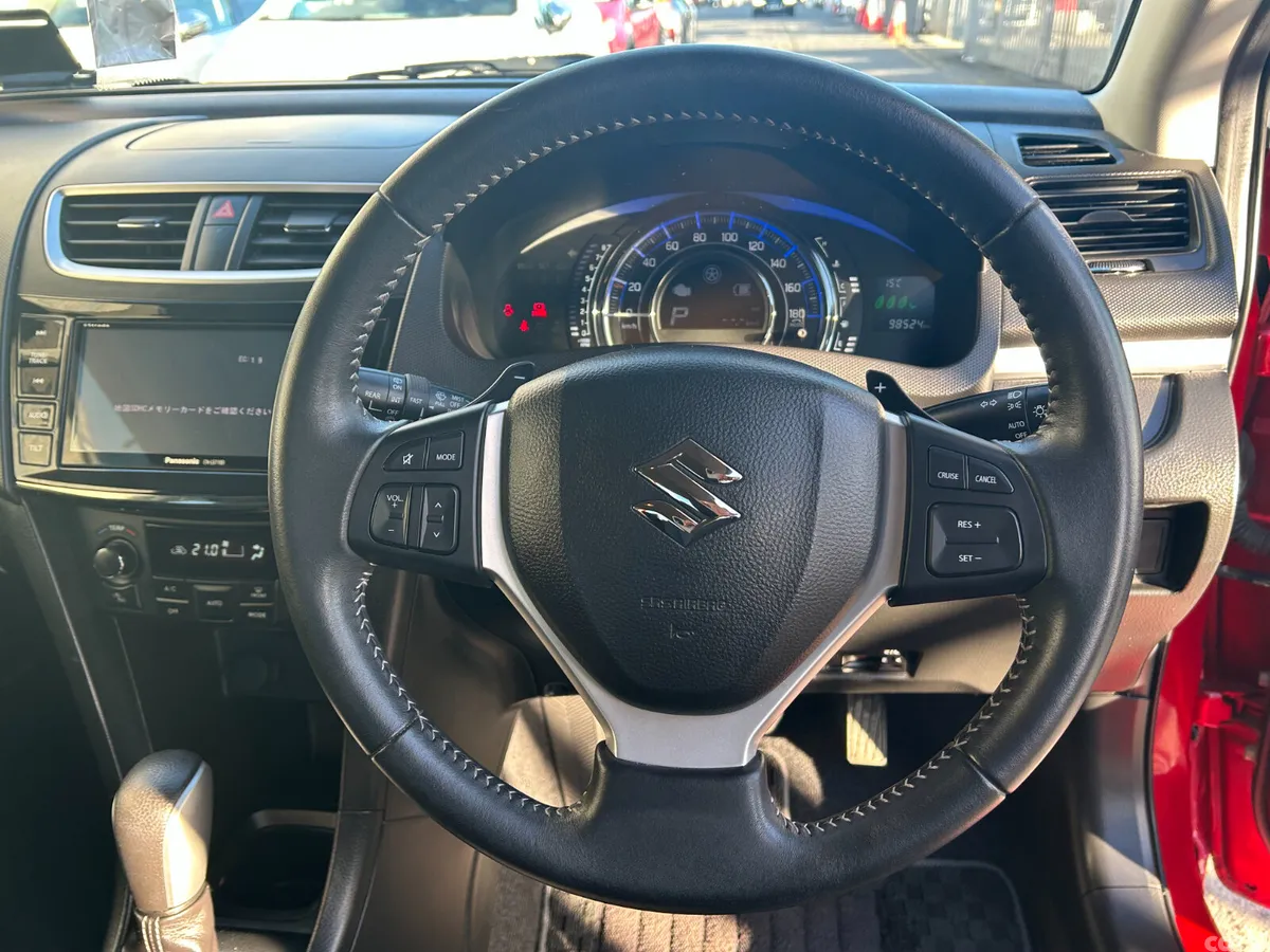 Suzuki Swift Hatchback, Petrol, 2015, Red
