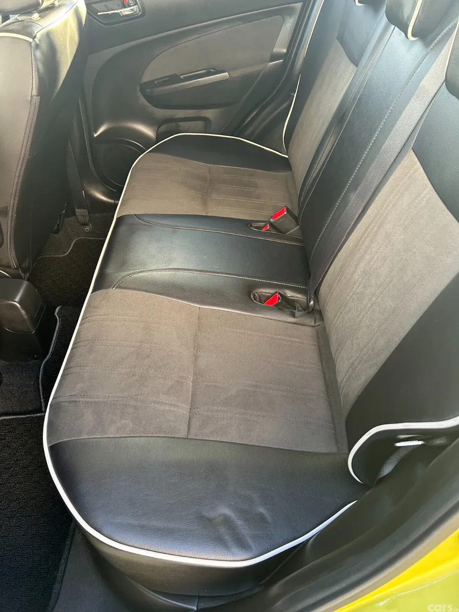 Suzuki Swift Hatchback, Petrol, 2015, Yellow