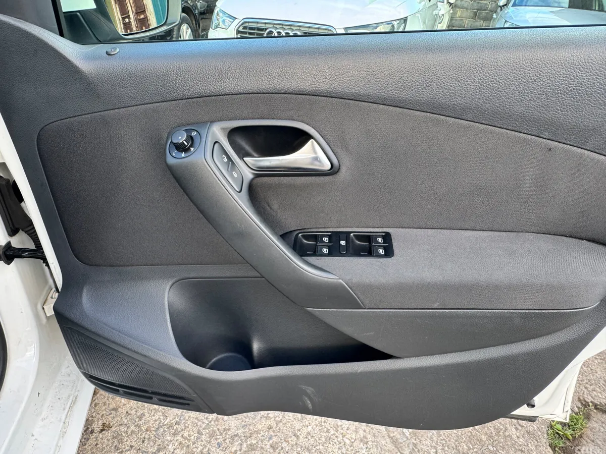 Volkswagen Polo Hatchback, Petrol, 2013, White