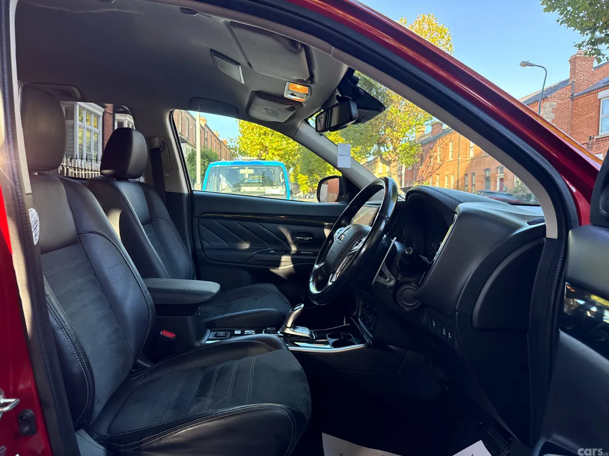 Mitsubishi Outlander SUV, Petrol Plug-in Hybrid, 2017, Red