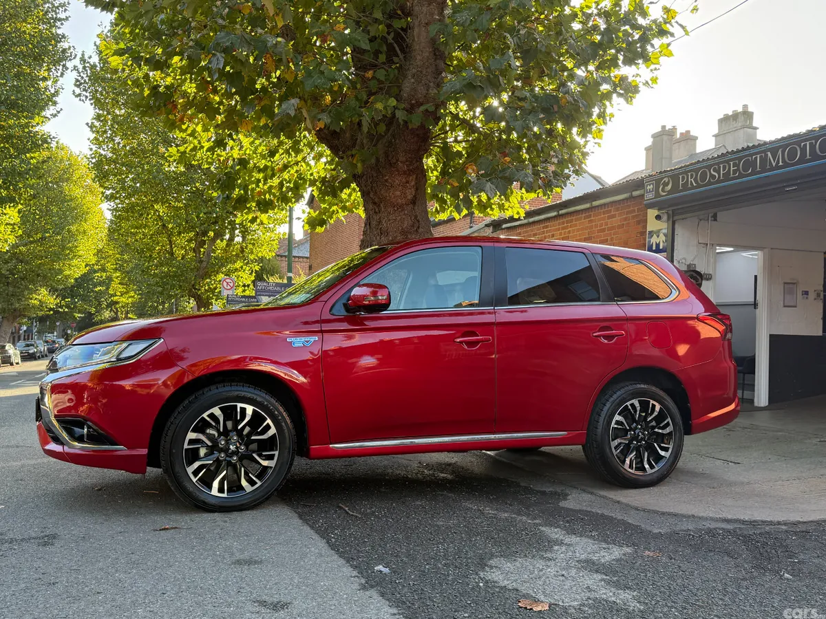 Mitsubishi Outlander SUV, Petrol Plug-in Hybrid, 2017, Red