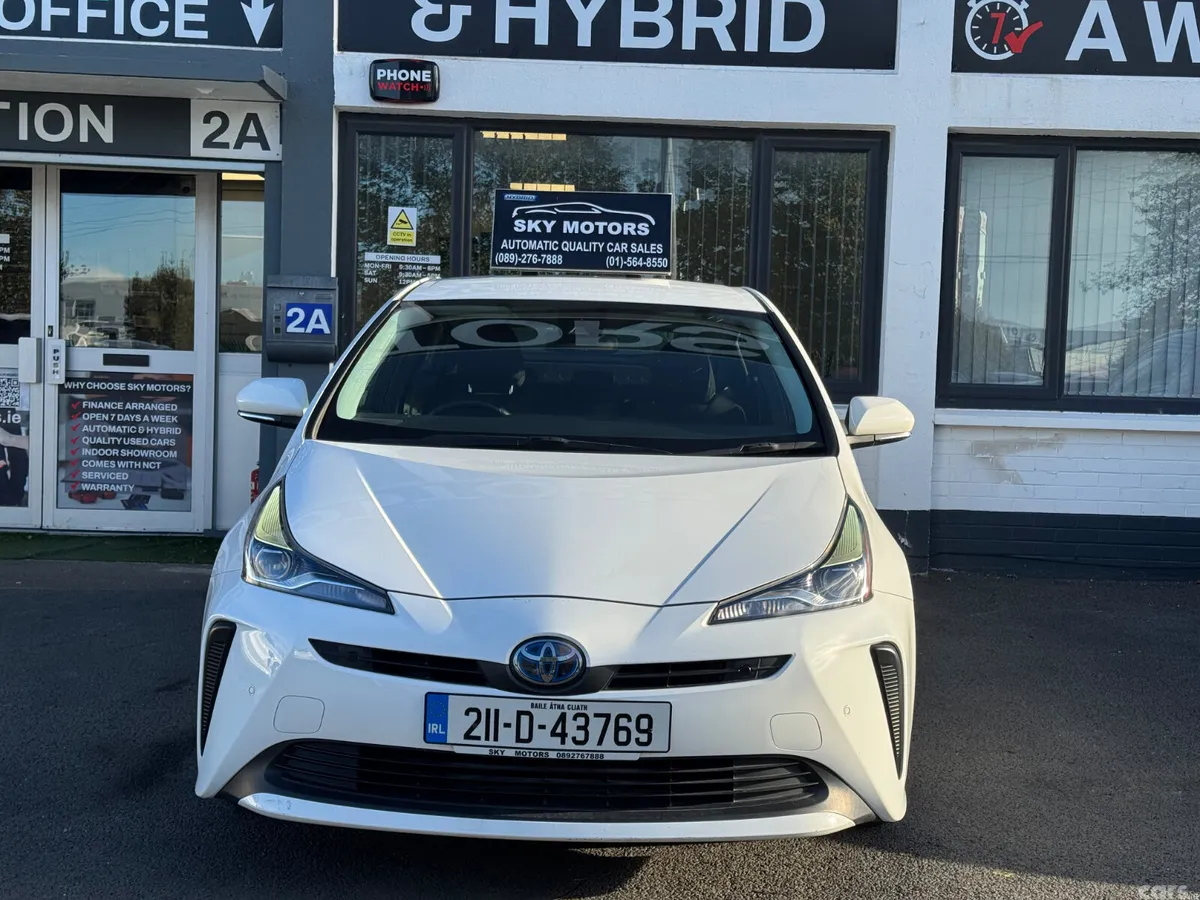 Toyota Prius Hatchback, Petrol Hybrid, 2021, White